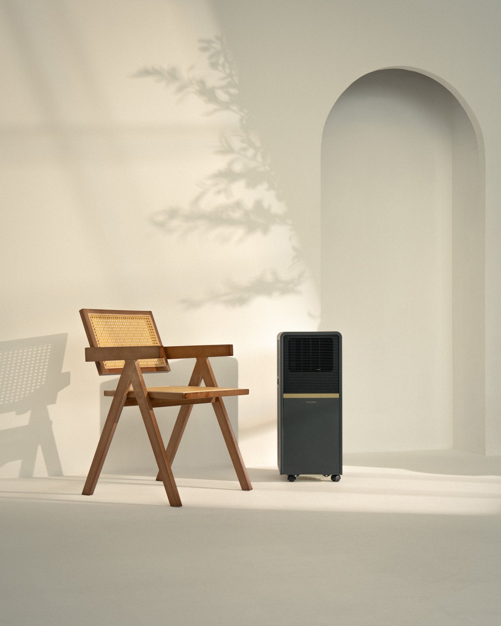 Polarix Klimagerät 9000 BTU – Schweizer Design, Energieeffiziente Kühlung in Anthrazit & Gold - Stylies - Store.de